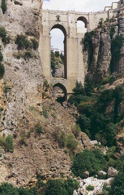 Puente Neuvo spanning the Tajo Gorge